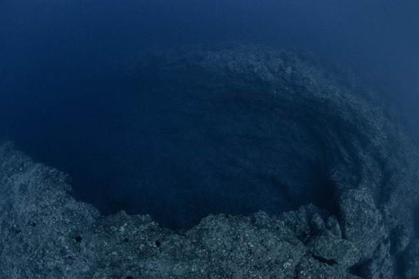 10-foto-taucher-unterwasserfotografie-hawaii-kona-lavagestein-vulkankrater-unterwasserlandschaft7B9D3806-35C4-A6AF-396D-989DC4469EAC.jpg